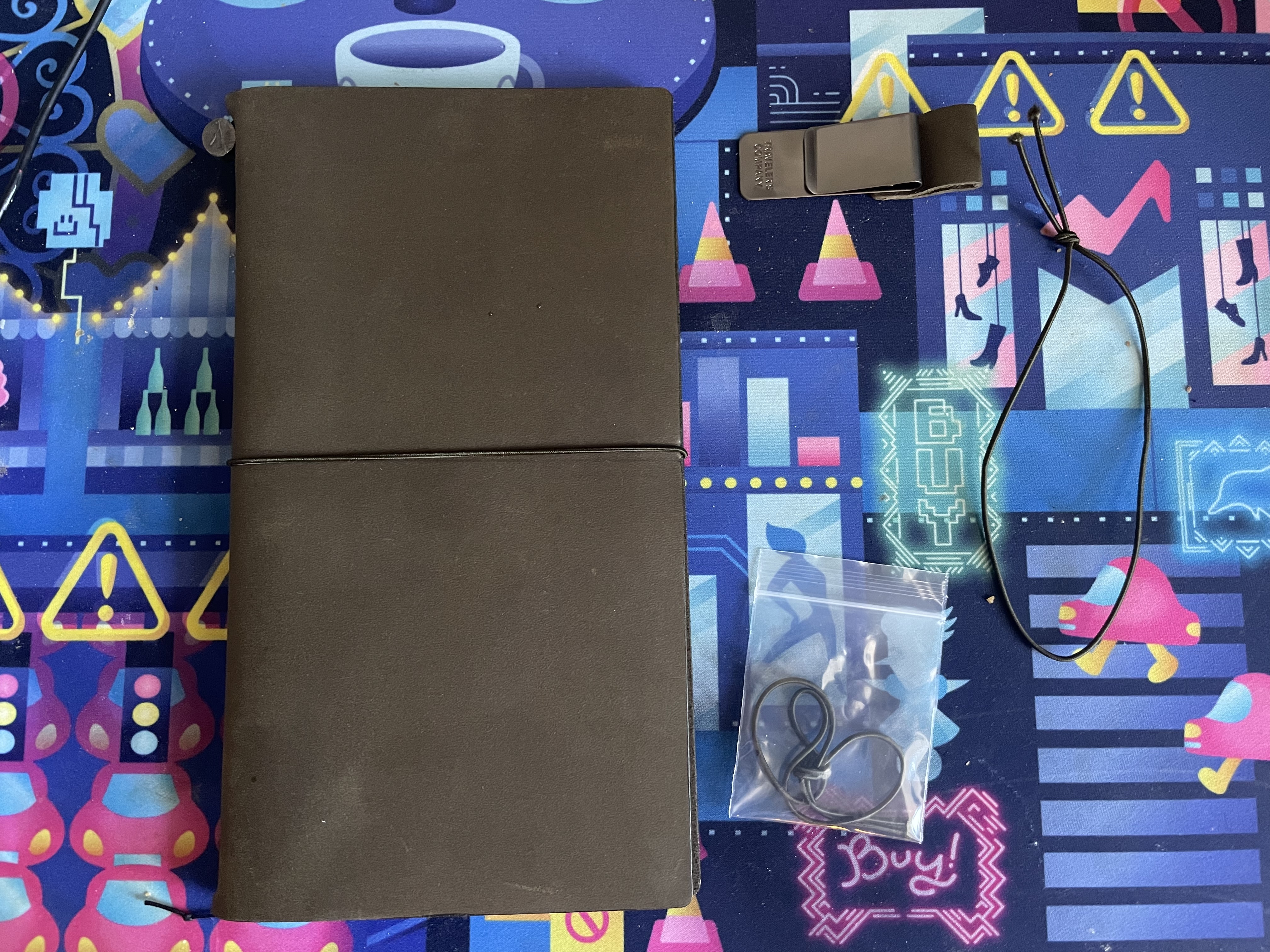 another picture of the olive traveler's notebook and its additional contents along with the pen holder